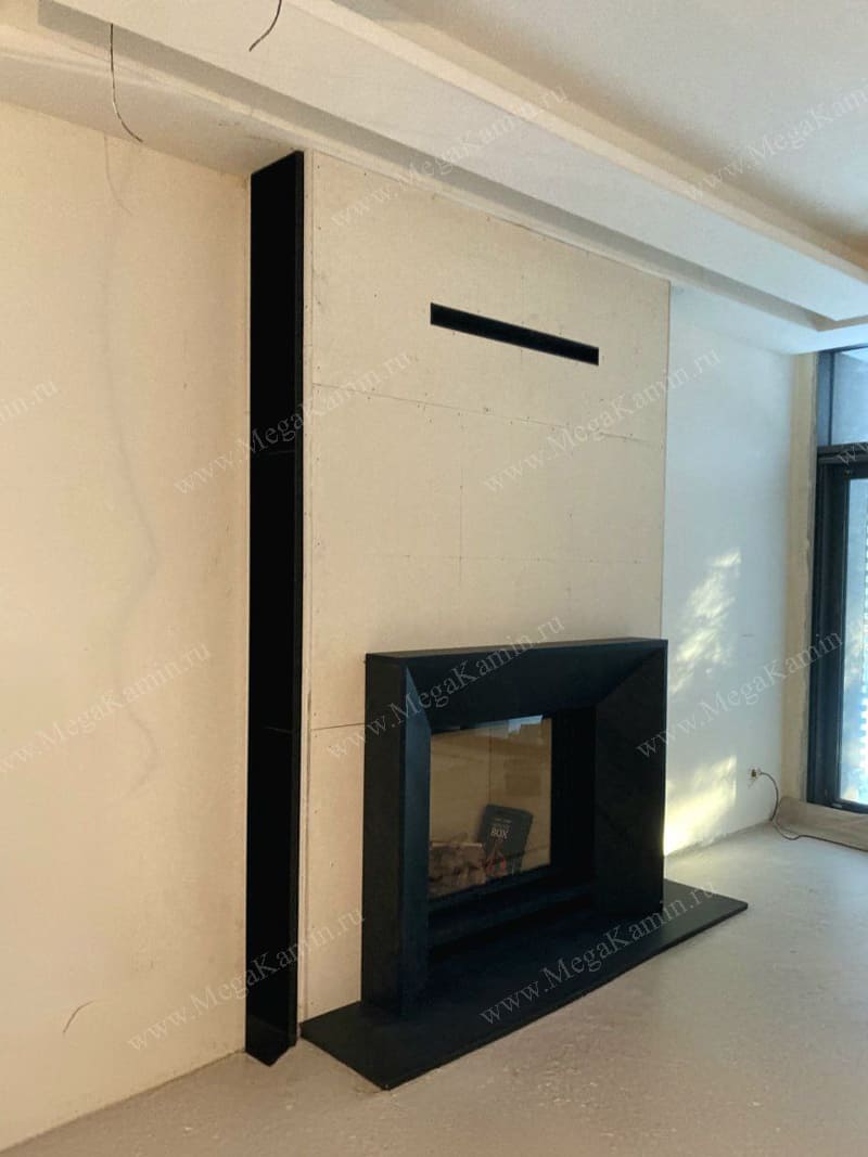 10. Камин с порталом и дровниками топка "SCHMID"