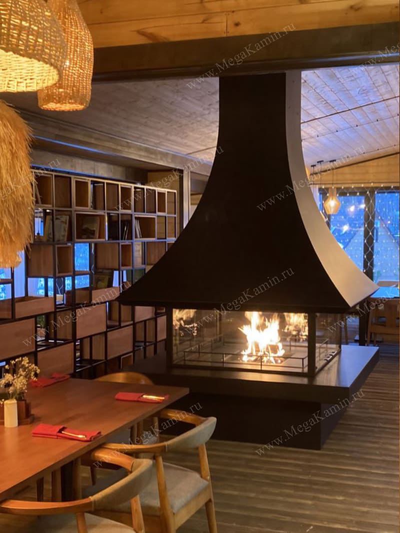 16. Камин в ресторане центральный четырёхсторонний 1800 х 1800 мм